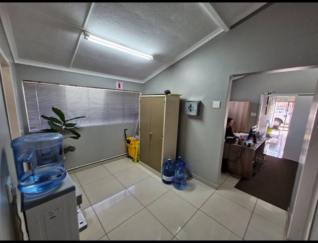 350M² OFFICE TO LET IN PARKDENE